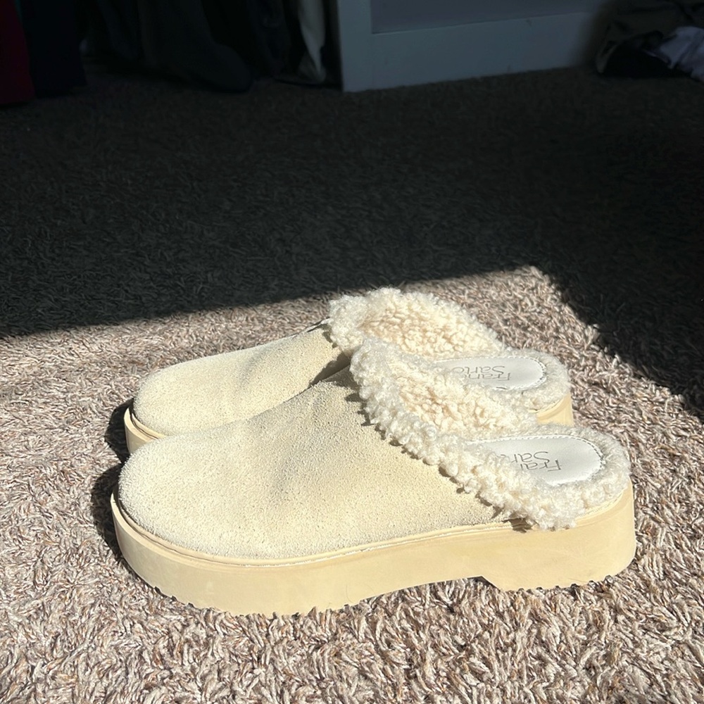 Leather platform slippers